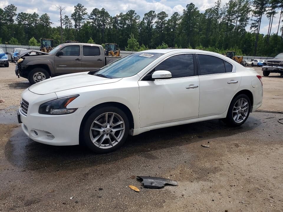 2010 NISSAN Maxima