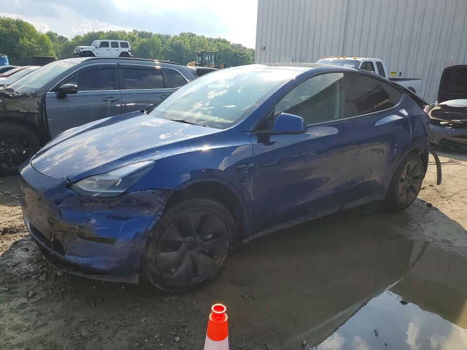 2025 TESLA Model Y