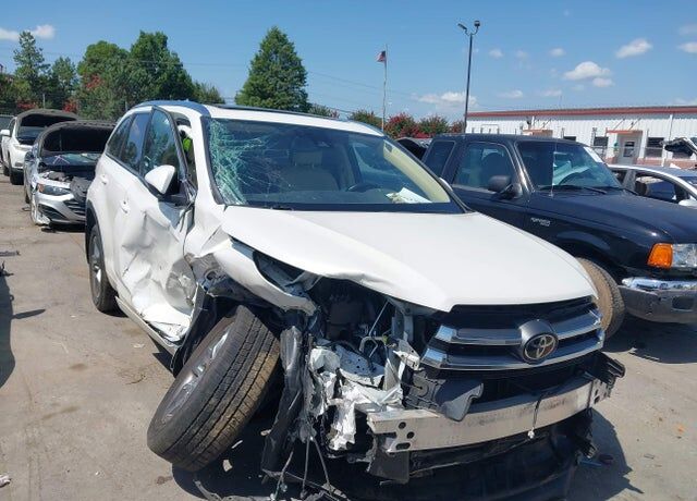 2017 TOYOTA Highlander