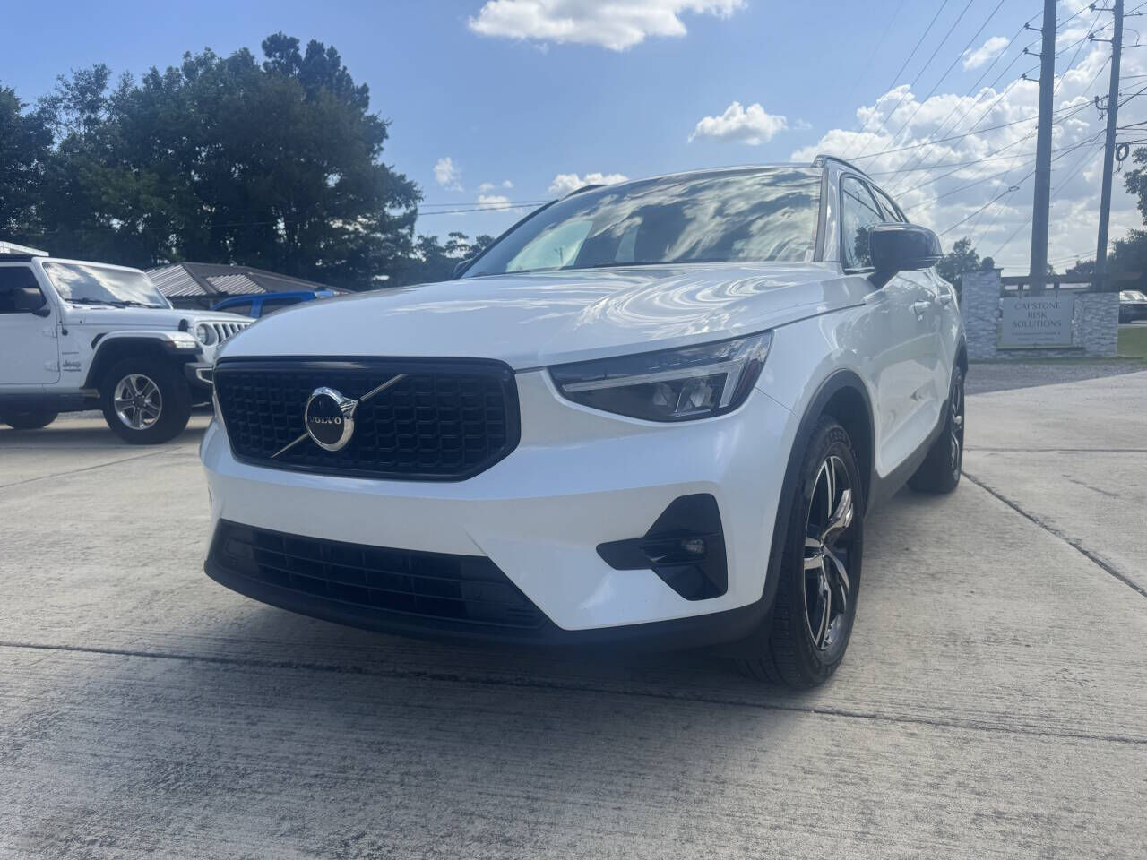 2023 VOLVO XC40