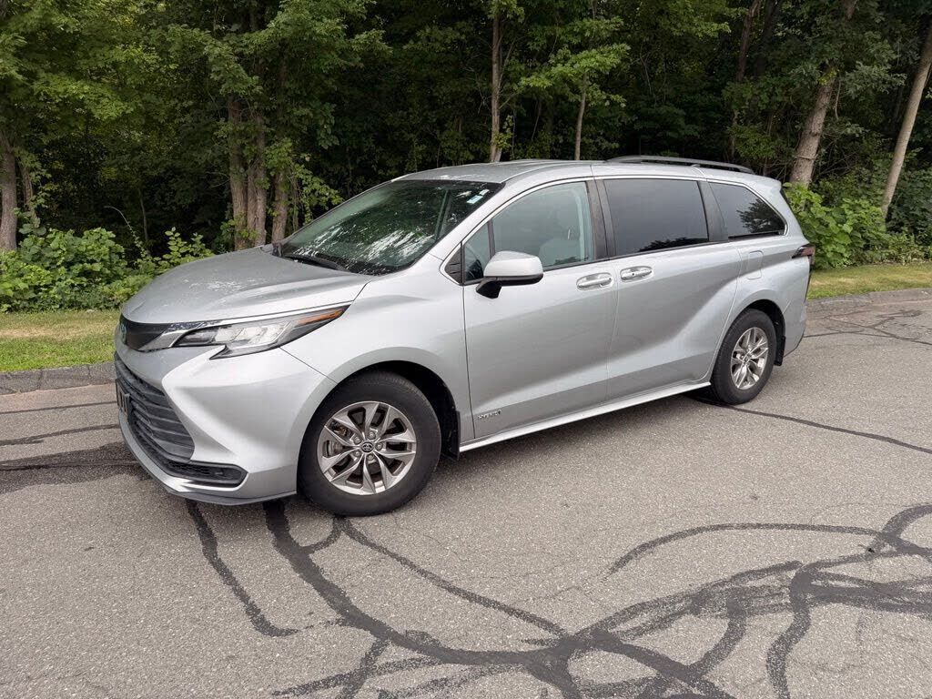 2021 TOYOTA Sienna