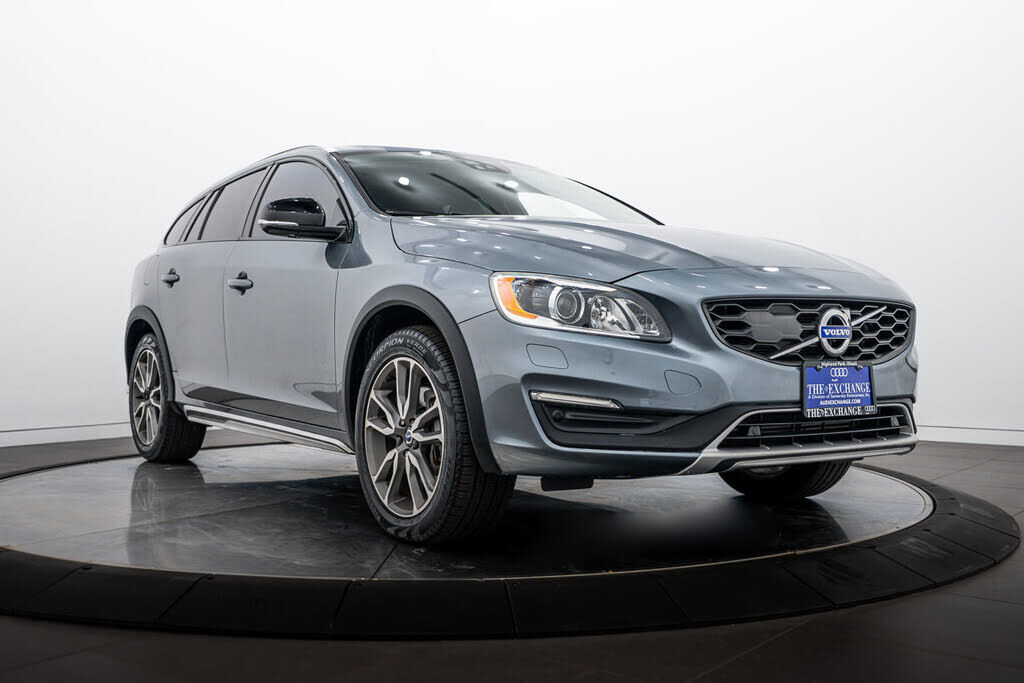 2017 VOLVO V60CC