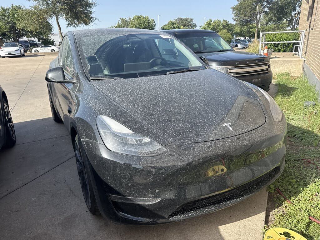 2024 TESLA Model Y