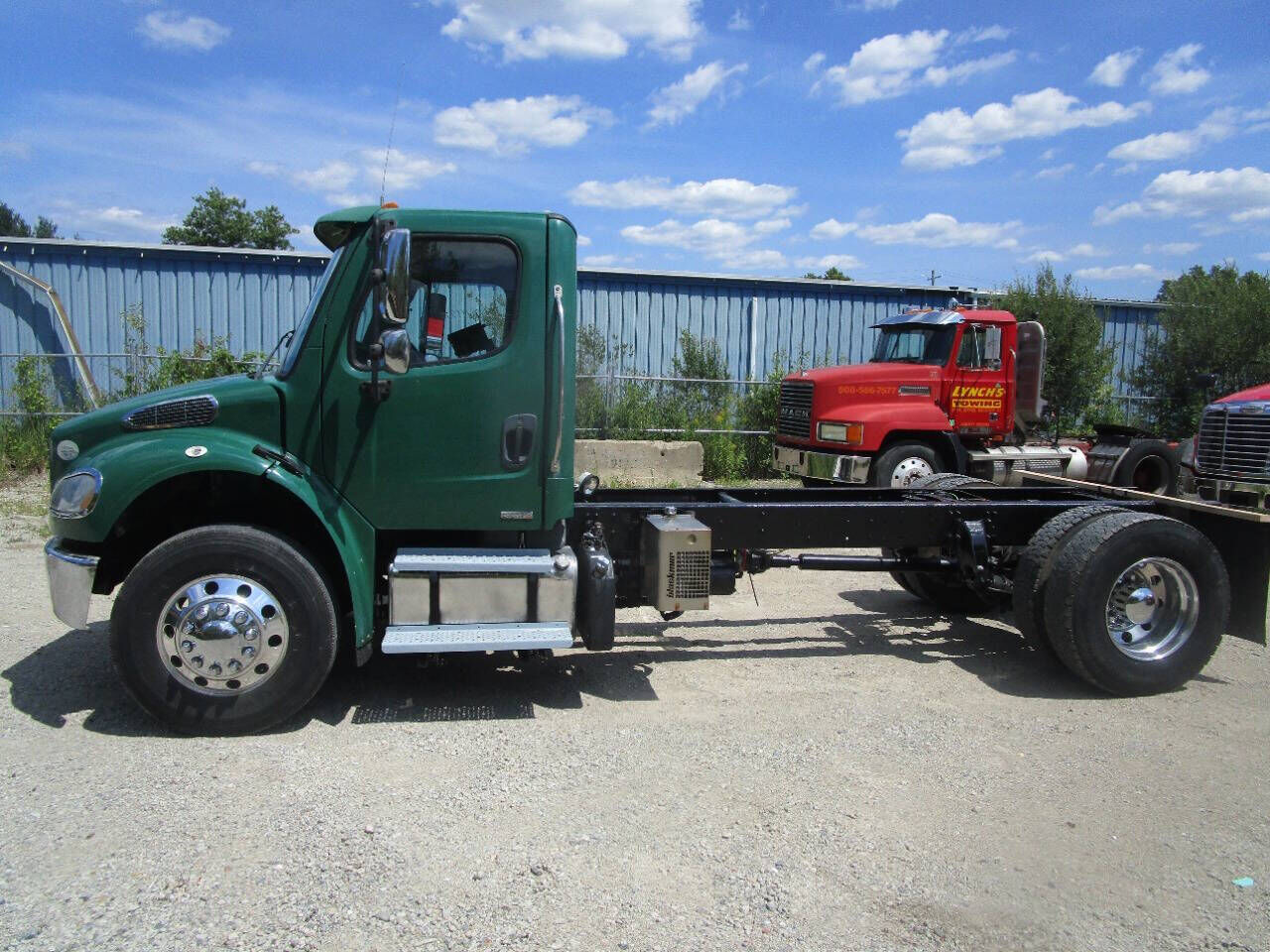 2011 FREIGHTLINER M2