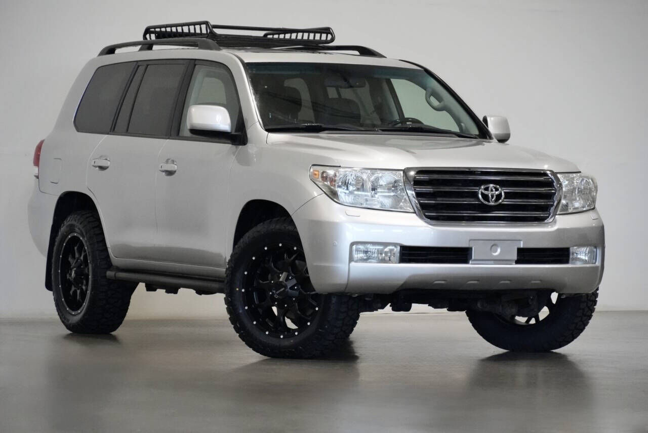 2011 TOYOTA Land Cruiser