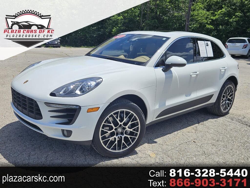 2017 PORSCHE Macan