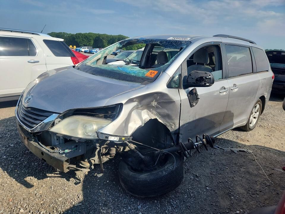 2014 TOYOTA Sienna