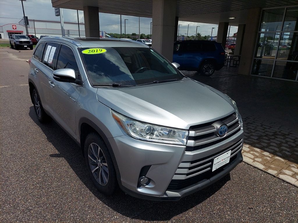 2019 TOYOTA Highlander