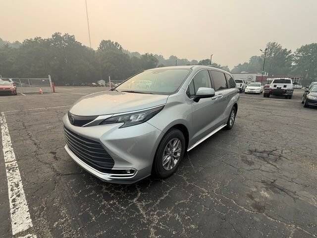 2024 TOYOTA Sienna