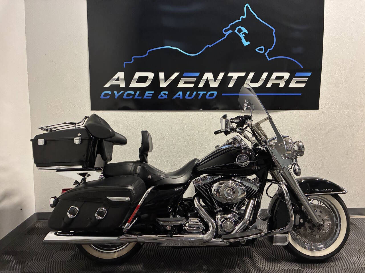 2010 HARLEY DAVIDSON FLHRC / Road King Classic