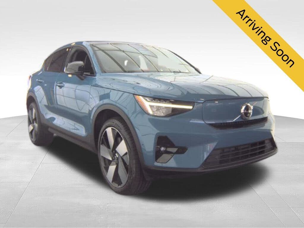 2023 VOLVO C40