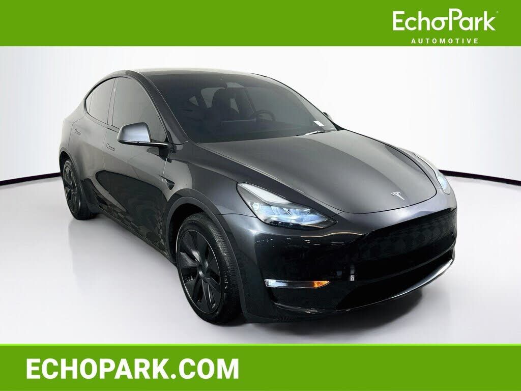 2025 TESLA Model Y