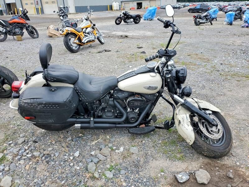 2022 HARLEY DAVIDSON FLHCS / Heritage Classic 114