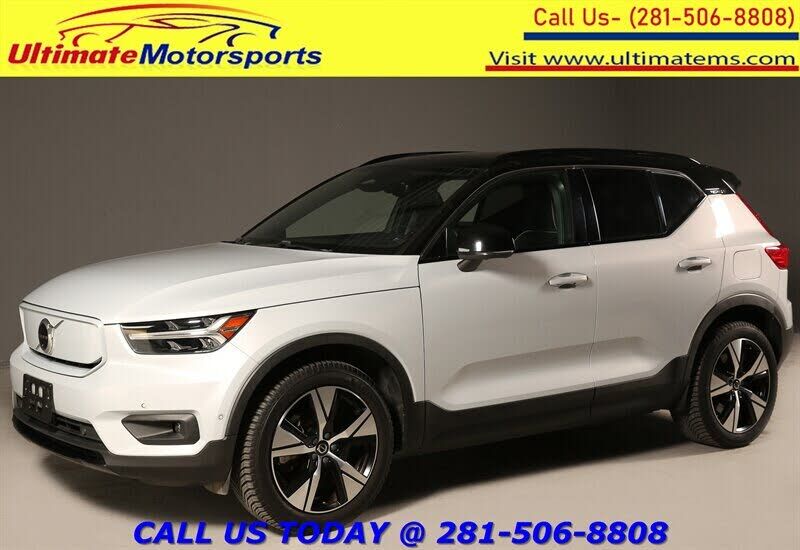 2022 VOLVO XC40