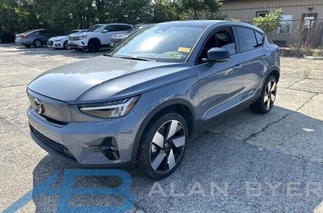 2023 VOLVO C40