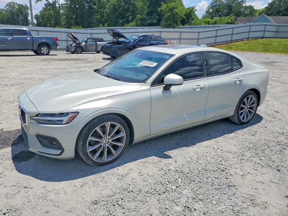 2021 VOLVO S60
