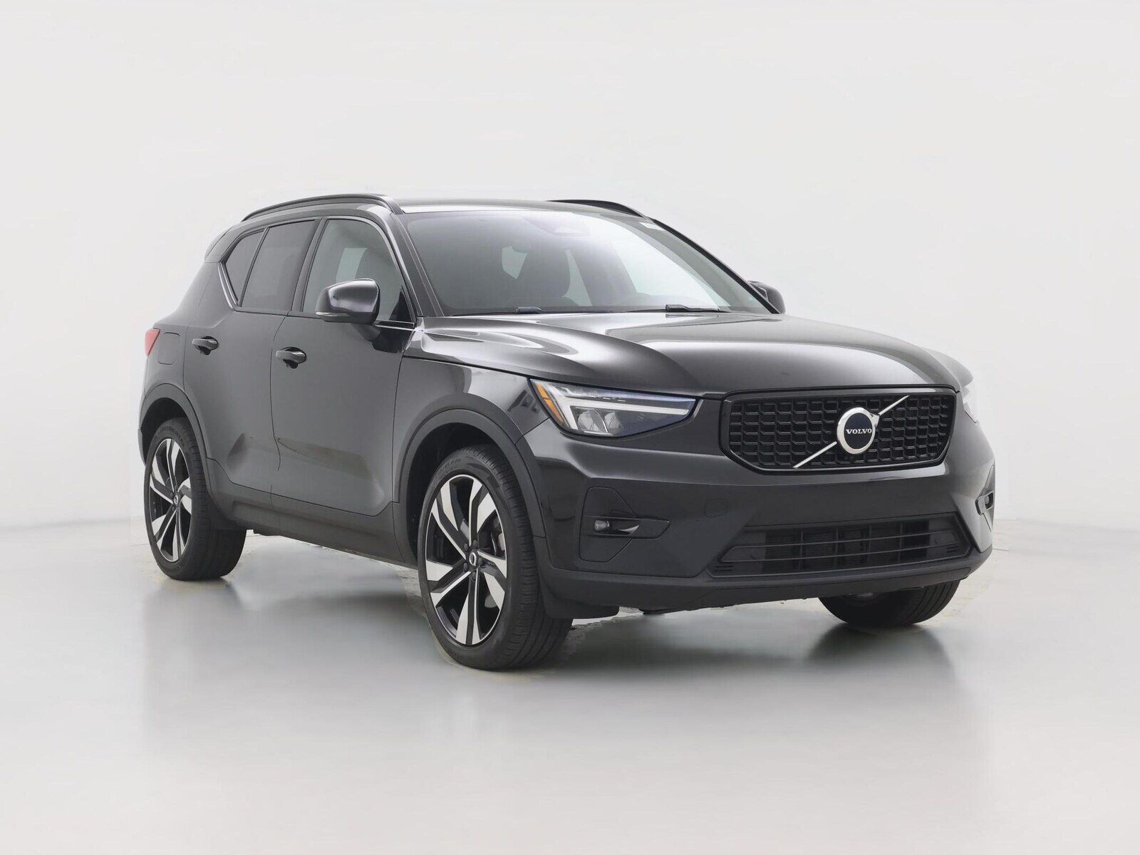 2023 VOLVO XC40