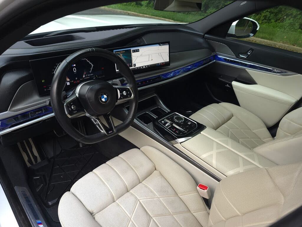 2023 BMW 760i