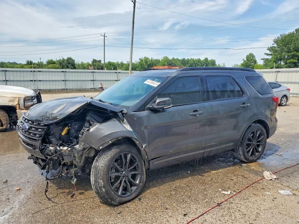 2017 FORD Explorer