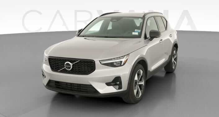 2026 VOLVO XC40
