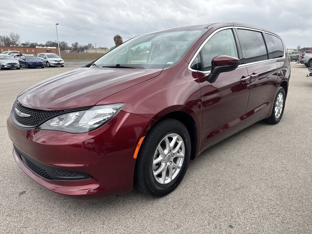 2022 CHRYSLER Voyager