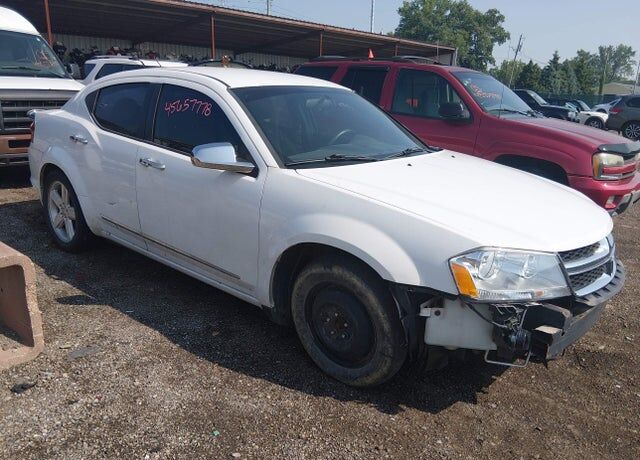 2013 DODGE Avenger