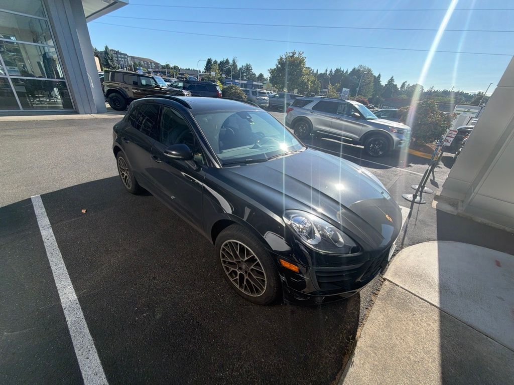 2018 PORSCHE Macan
