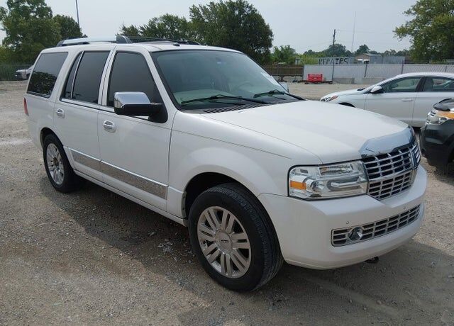 2011 LINCOLN Navigator