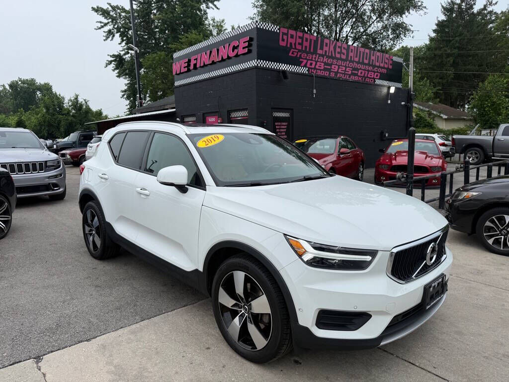 2019 VOLVO XC40