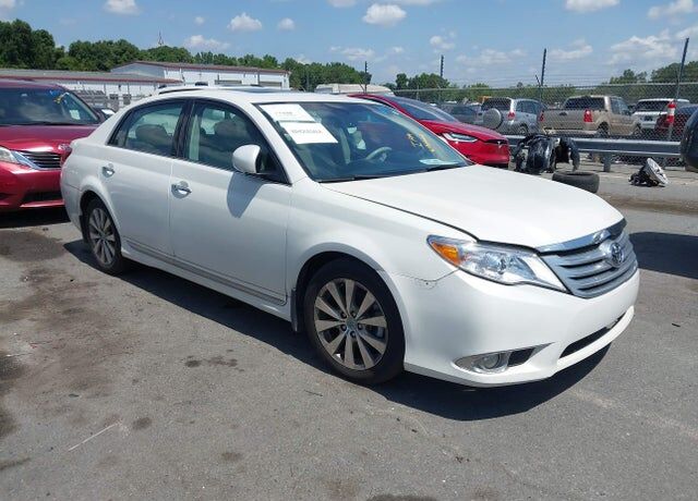 2011 TOYOTA Avalon