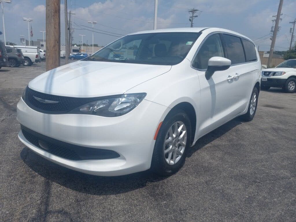 2022 CHRYSLER Voyager