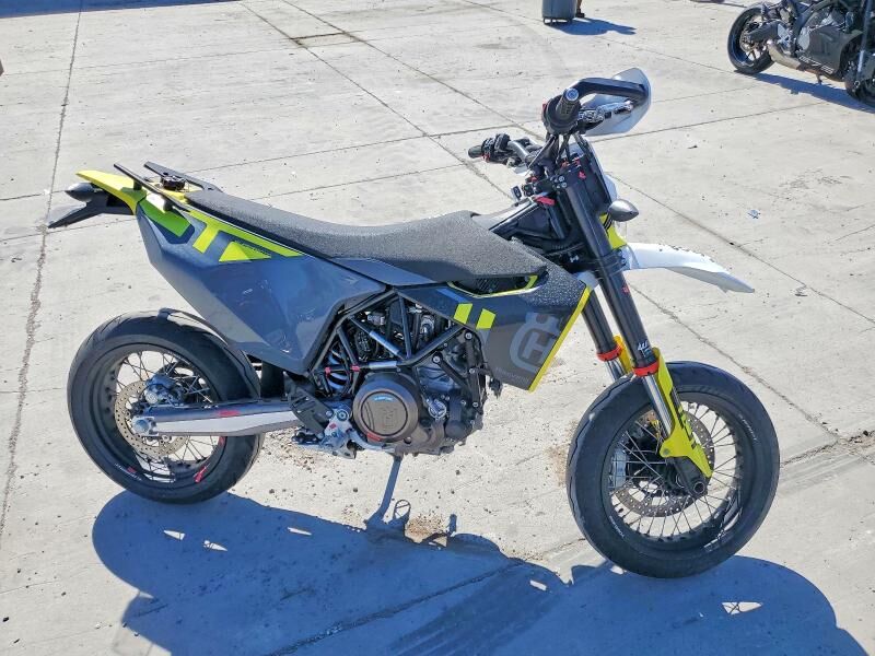 2024 HUSQVARNA 701 Supermoto