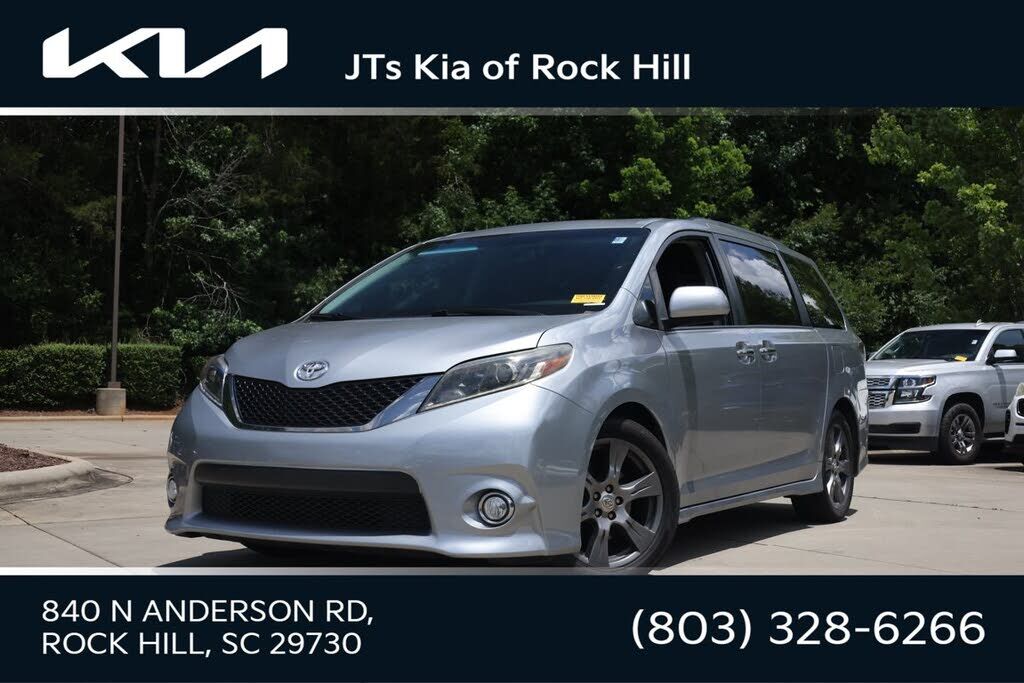 2017 TOYOTA Sienna