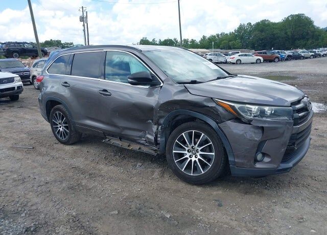 2017 TOYOTA Highlander