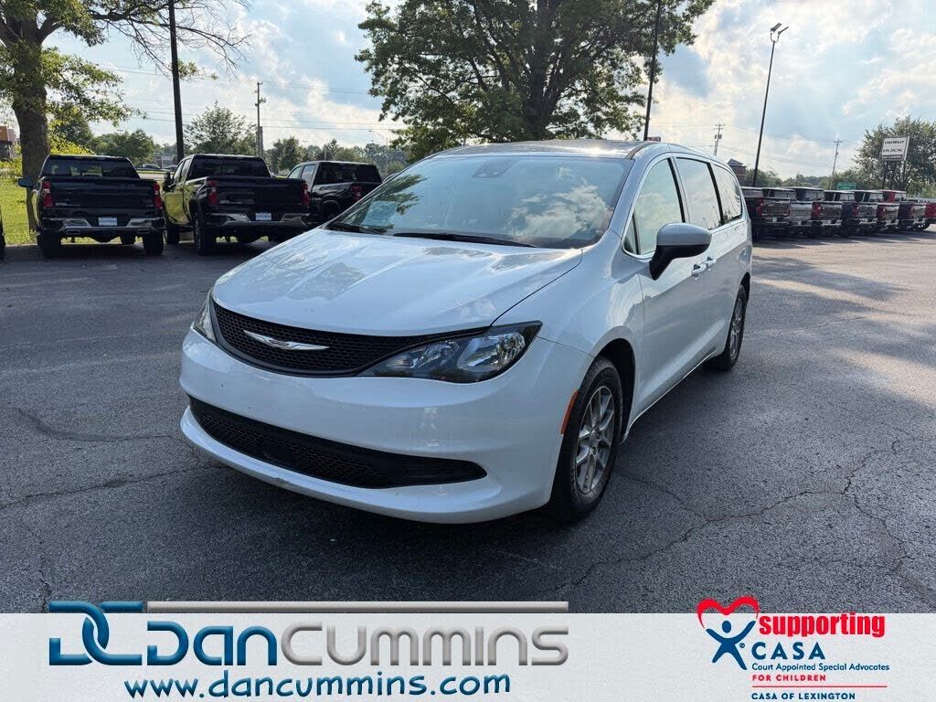 2023 CHRYSLER Voyager