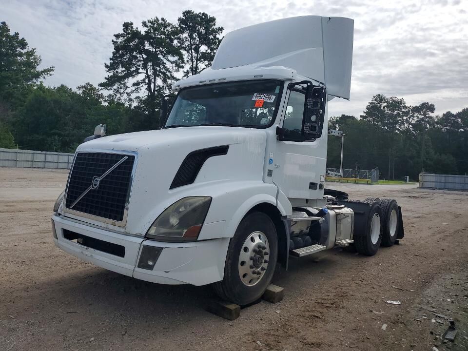 2016 VOLVO TRUCK VNL