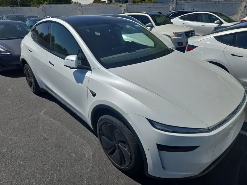 2026 TESLA Model Y