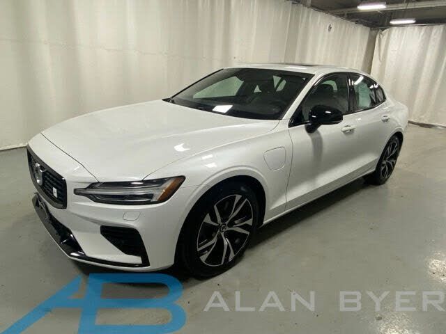 2022 VOLVO S60