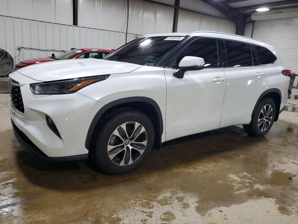 2022 TOYOTA Highlander