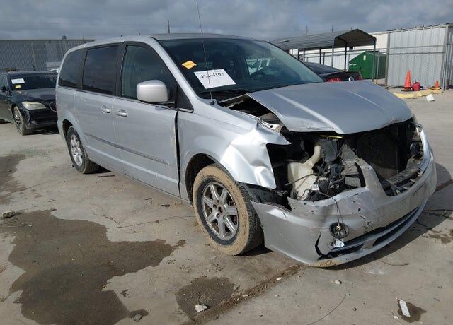 2012 CHRYSLER Town and Country