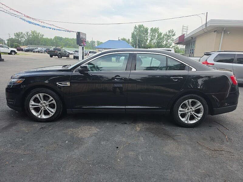 2018 FORD Taurus