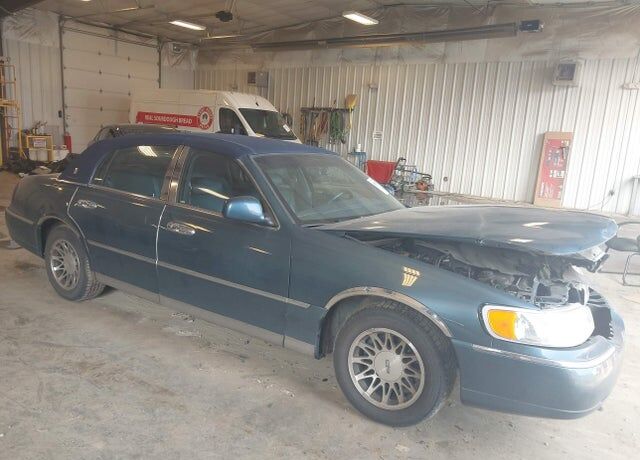 2001 LINCOLN Town Car