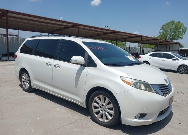 2017 TOYOTA Sienna