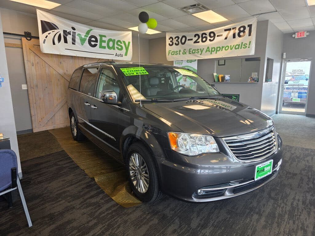 2016 CHRYSLER Town and Country