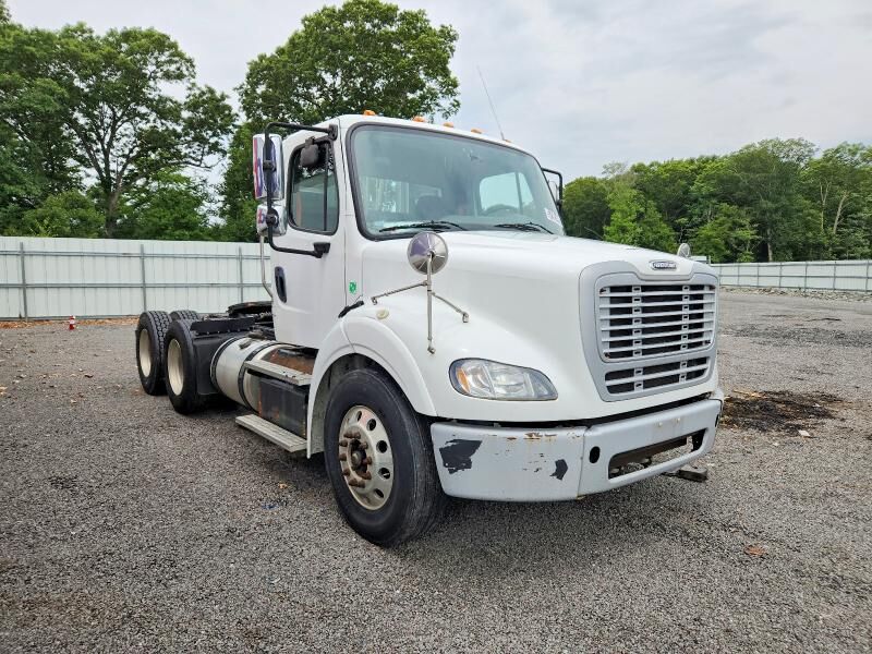 2017 FREIGHTLINER M2
