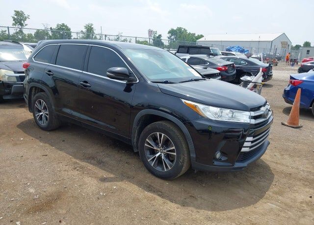 2017 TOYOTA Highlander