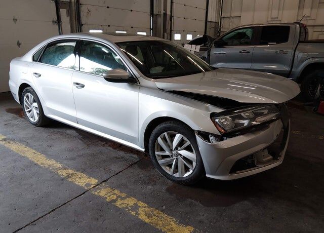 2018 VOLKSWAGEN Passat