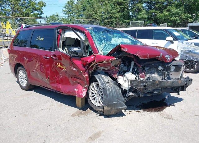 2015 TOYOTA Sienna