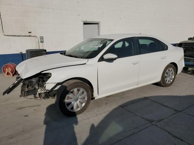 2012 VOLKSWAGEN Passat