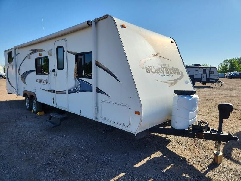 2011 FOREST RIVER Surveyor